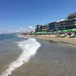 Coastal D דירה *